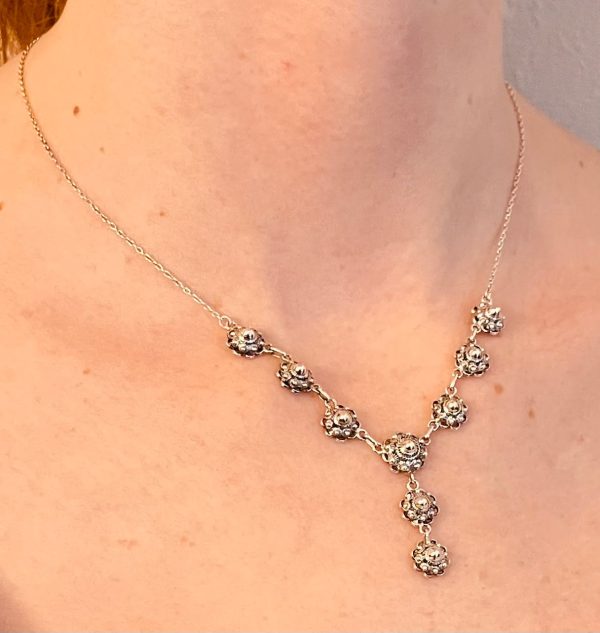 Zilveren Y-Collier met 1 Zeeuwse Knoop van 10mm en 8 van 8mm