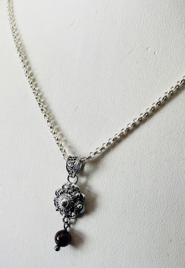 Silver Pendant with 10mm Zeeuwse Knoop and Garnet - Image 8