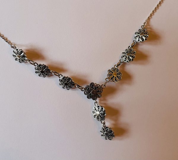 Zilveren Y-Collier met 1 Zeeuwse Knoop van 10mm en 8 van 8mm - Afbeelding 4