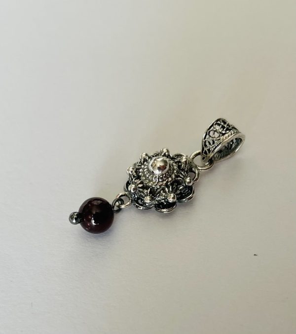 Silver Pendant with 10mm Zeeuwse Knoop and Garnet - Image 5