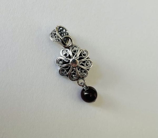 Silver Pendant with 10mm Zeeuwse Knoop and Garnet - Image 6