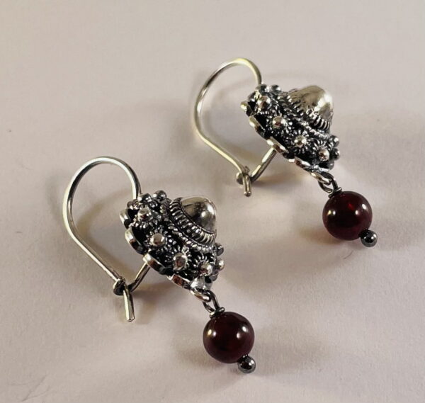 12mm Zeeuwse knoop Earrings with Garnet