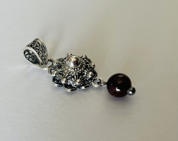 Silver Pendant with 10mm Zeeuwse Knoop and Garnet - Image 3