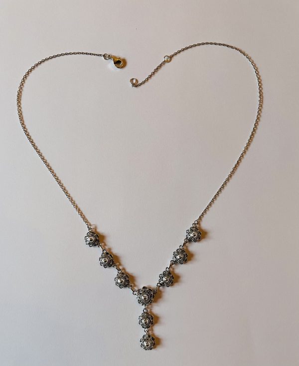 Zilveren Y-Collier met 1 Zeeuwse Knoop van 10mm en 8 van 8mm - Afbeelding 2