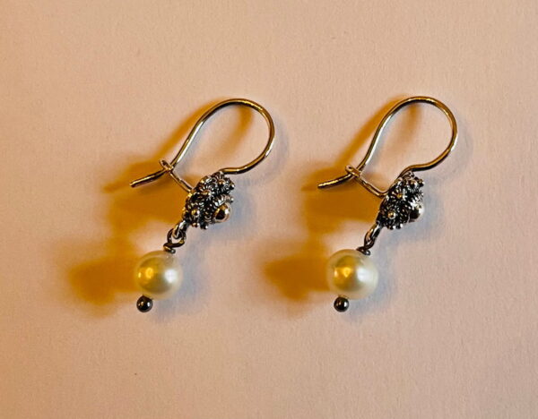 Zilveren Oorhangers met Zeeuwse Knoop 6mm en Zoetwaterparel - Afbeelding 2
