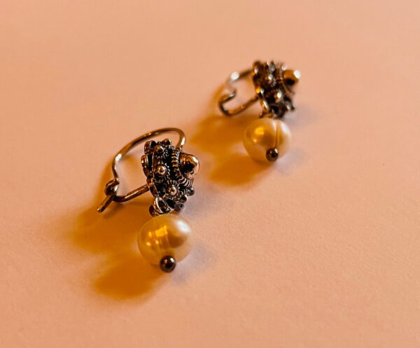 Zilveren Oorhangers met Zeeuwse Knoop 8mm en Zoetwaterparel - Afbeelding 3